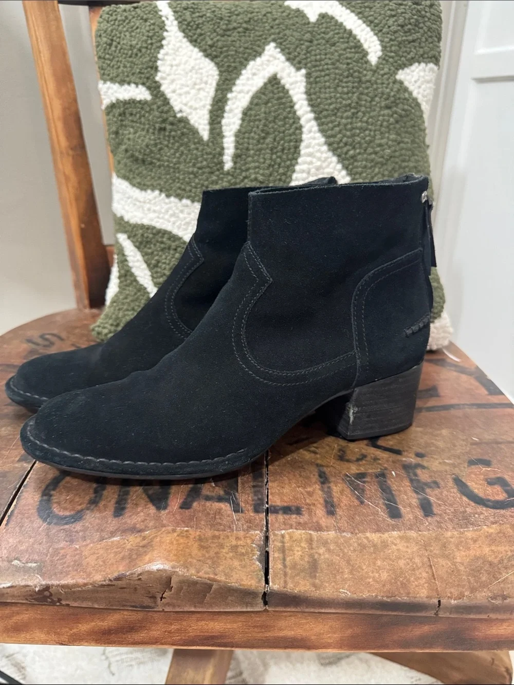 UGG Black Suede Western Ankle Boots Size 8.5 Block Heel